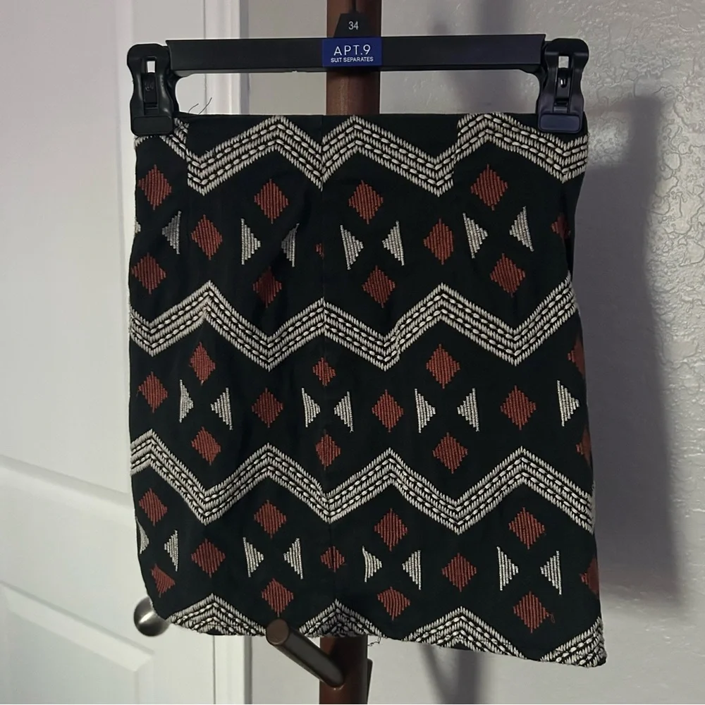 W Vintage Forever 21 Black Geometric Embroidered Mini Skirt Size XS |B27
